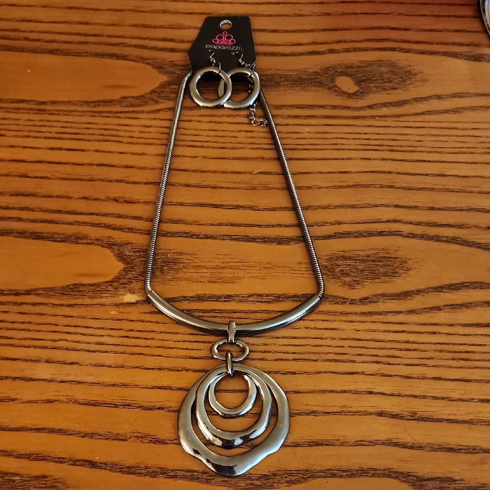 Gunmetal Silver Tone Bar W/ Geometric Circles Thick Snake Chain Necklace